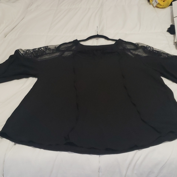 Last One New boutique lace blouse - Picture 11 of 11